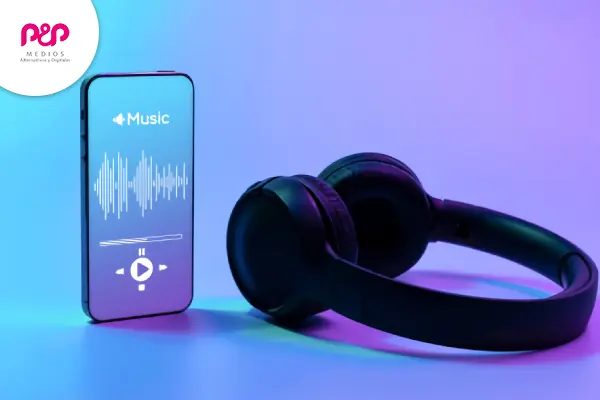 Pauta en radio digital Audífonos y celular