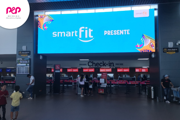 Beneficios de las vallas publicitarias digitales Adaptabilidad a diferentes industrias